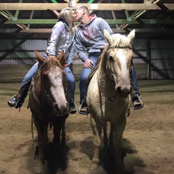 Meet your Posher, Tori - Picture 5 of 6